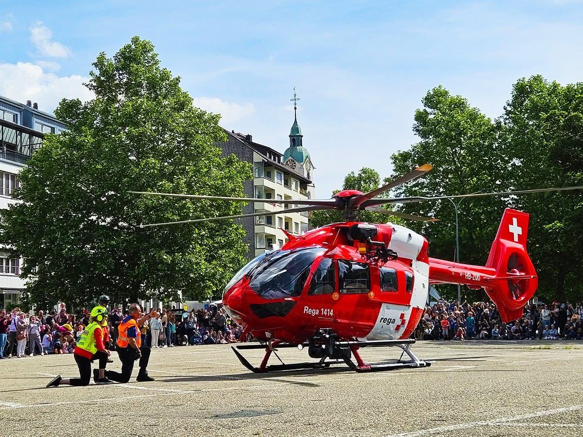 Die Rega kommt nach Emmen und wir 🚒 sind mit einen Stand auch dabei. 

Die Rega-Tour macht am Samstag, 26. September 2026, Halt in Emmen. Seien Sie live dabei, wenn um 11 Uhr ein Rega-Helikopter 🚁auf dem Sportplatz Gersag landet.